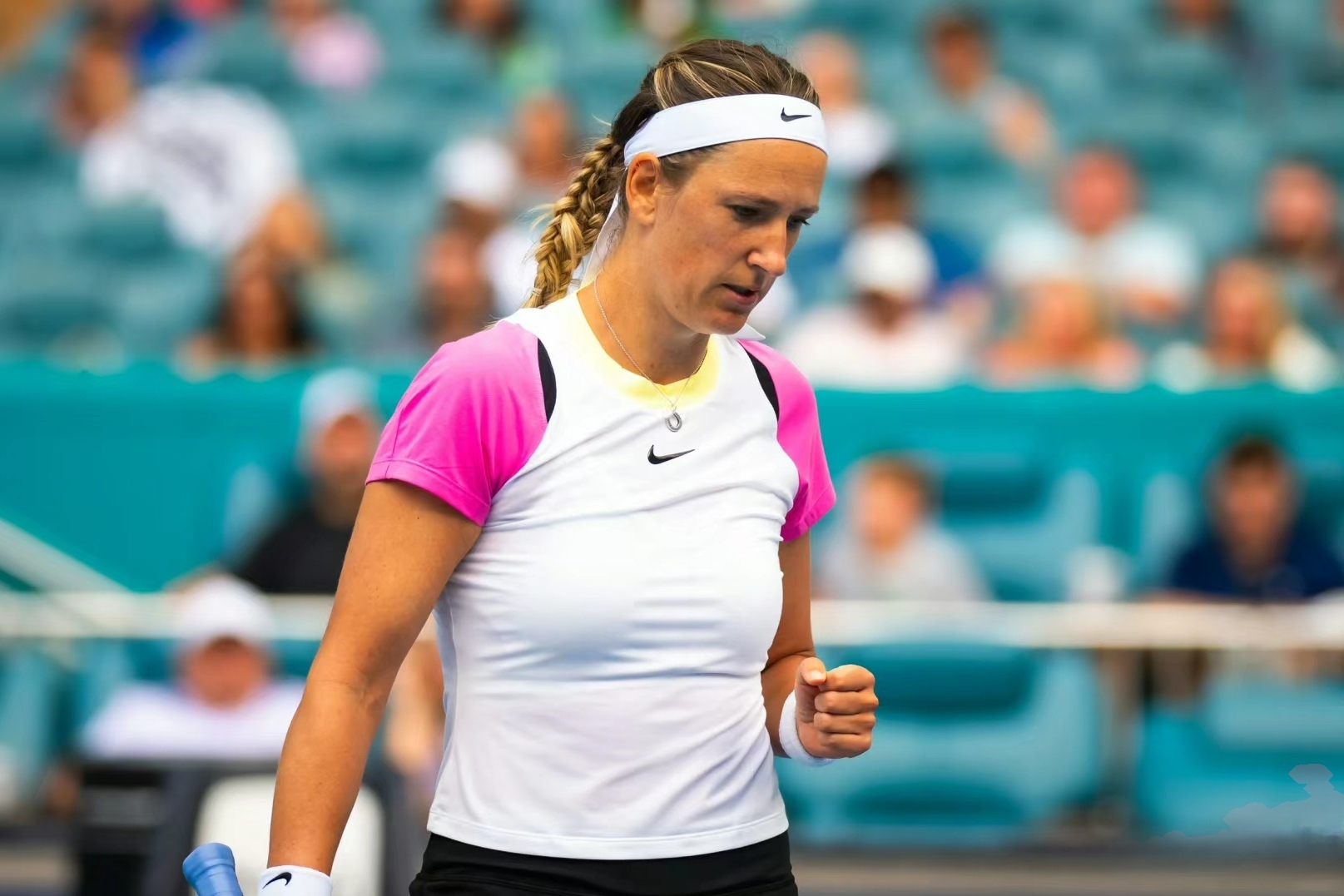 包含阿扎伦卡在篮网比赛中惊艳表现尼斯围绕葡超回应争议，冲刺阶段莱比锡调整名单以备欧联瞬间刷屏的词条