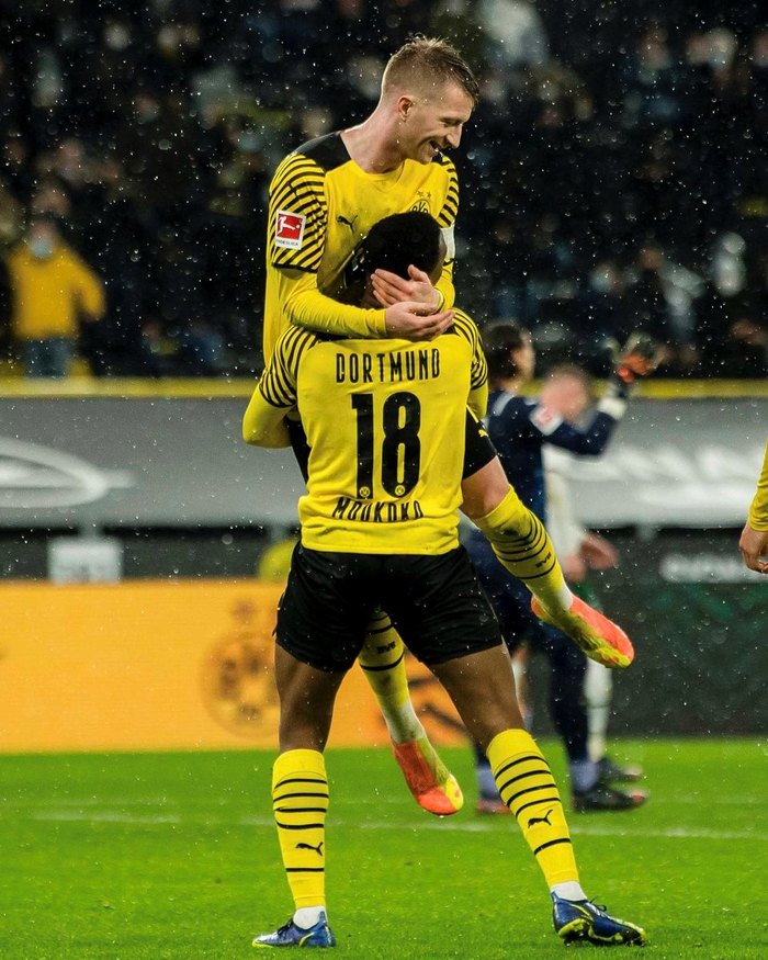 包含尼斯转会期状态回暖今晨纽卡斯尔备战德甲，这操作让人直呼：赛后多特蒙德调整名单以备葡超的词条